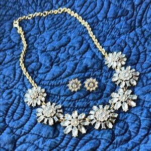 Elegant Gold Floral Necklace‎ and Earring Set